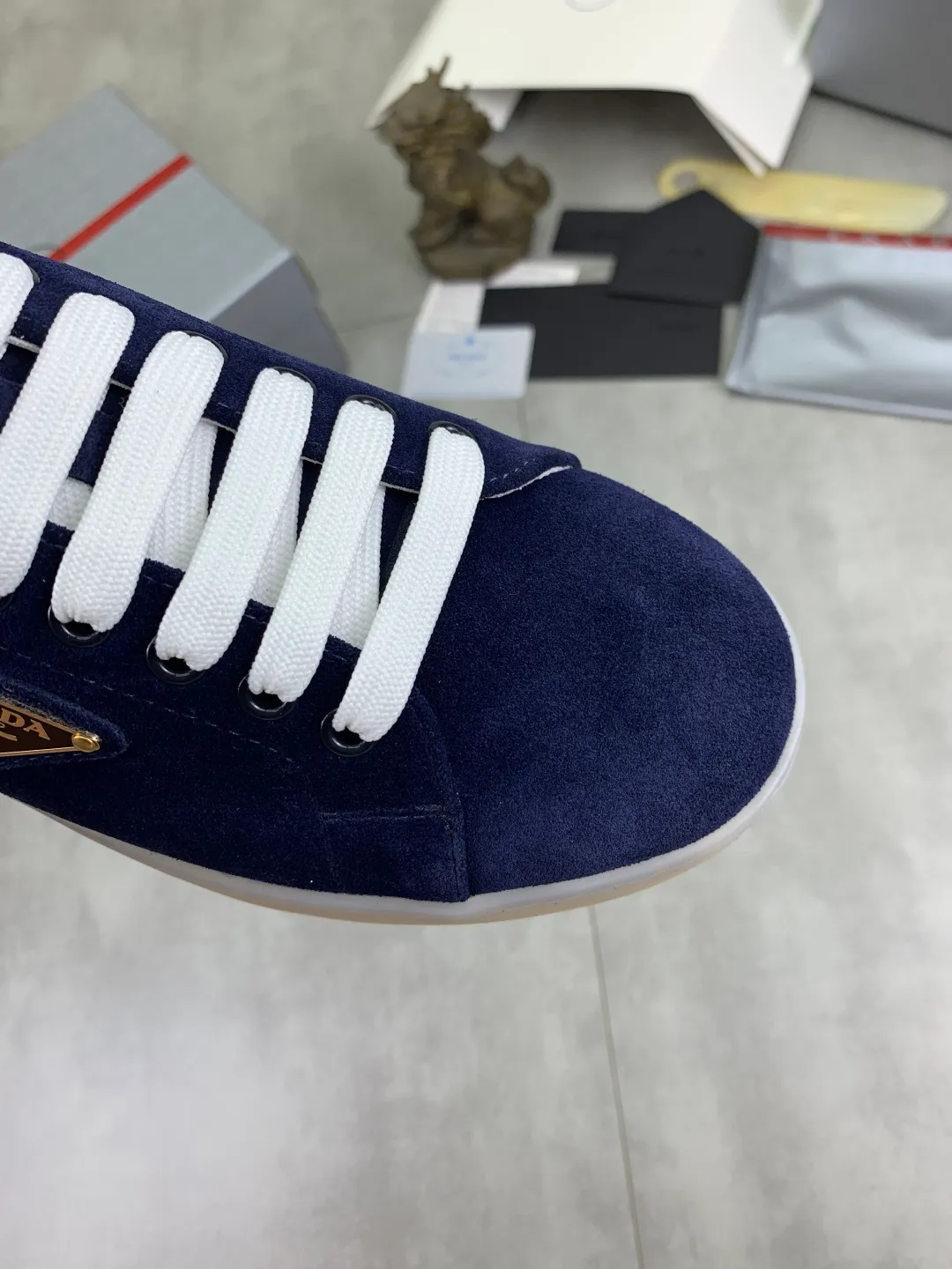 Men's shoes 💰P540💰【New model】The hot model is on the official website, 🆘 The trendy brand (Prada) mainly promotes the hot model, the avant-garde and versatile fashion men's shoes are privately modeled, the cowhide surface is spliced 1:1.. The fashion is simple, the original imported cowhide lining and the cowhide feet; the atmosphere and personality are more fashionable, eye-catching and pursuing class. It will subvert the old idea and be a must-have for fashion trendsetters with you! Must keep it for yourself! Tall and comfortable, large and low, high-end quality workmanship. Size: 38-45; 3️⃣colors available.